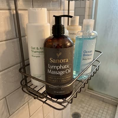 Sanora Lymphatic Firming Massage Oil in use